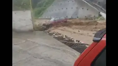 Carretera Caracas-La Guaira | Reportan crecida de quebrada en el barrio El Limón Carretera Caracas-La Guaira | Reportan crecida de quebrada en el barrio El Limón