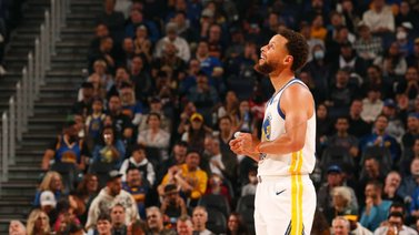 Stephen Curry lidera el triunfo de los Warriors ante el Heat