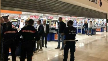 Ataque con puñal en Milán deja un muerto y cuatro heridos, entre ellos un futbolista