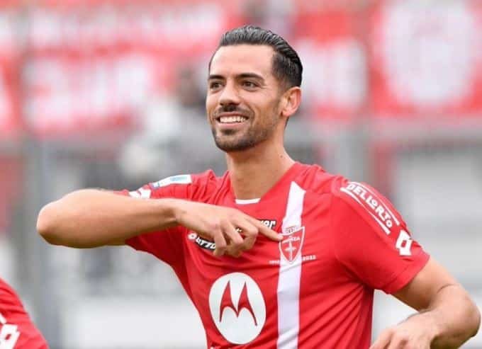 Ataque con puñal en Milán deja un muerto y cuatro heridos, entre ellos un futbolista Ataque con puñal en Milán deja un muerto y cuatro heridos, entre ellos un futbolista