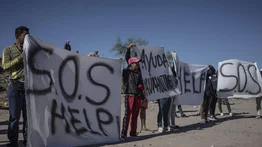Venezolanos protestan en casas de campaña en la frontera de México con EEUU