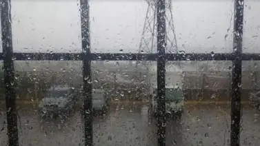 Reportan desbordamiento de la quebrada del Barrio Aeropuerto en La Guaira Reportan desbordamiento de la quebrada del Barrio Aeropuerto en La Guaira