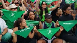 Parlamento finlandés aprueba reforma legal para ampliar derecho al aborto