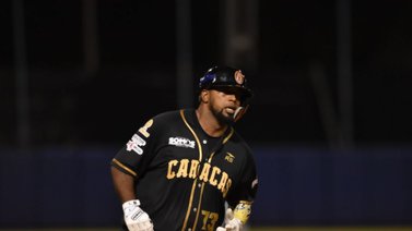 ¡Caracas no cree en nadie! Los Leones alcanzan la cima del beisbol venezolano