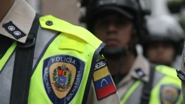 Sorprenden a una mujer mientras desollaba a un perro para comérselo
