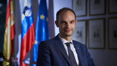 Anze Logar gana primera vuelta en elecciones presidenciales en Eslovenia Anze Logar gana primera vuelta en elecciones presidenciales en Eslovenia