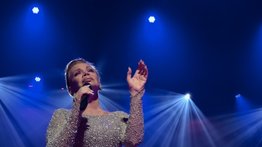 Paloma San Basilio evocó la nostalgia con jazz y reggaeton en el Teresa Carreño