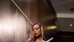 Katherine Coll trae su fusión de pop urbano kizomba con “Pasatiempo”