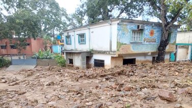 Lluvias causan estragos en vías y viviendas en Chichiriviche de la Costa