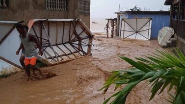 Alarma en Chichiriviche de la Costa a causa de las lluvias