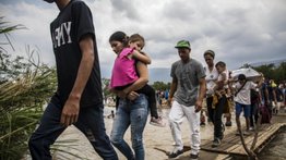 Caravana de migrantes venezolanos se moviliza al sur de México para llegar a EEUU