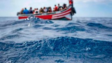 Rescatan a 87 migrantes de un velero a la deriva en el mar Jónico