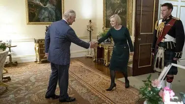Así resultó el incómodo saludo entre el rey Carlos III y la Primera Ministra del Reino Unido (+Video) Así resultó el incómodo saludo entre el rey Carlos III y la Primera Ministra del Reino Unido (+Video)