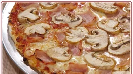 Pizza con champiñones y jamón