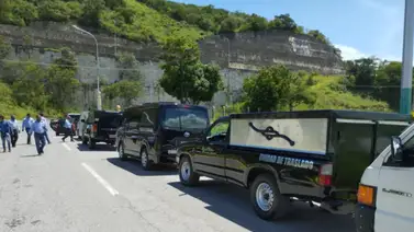 Carrozas fúnebres trasladan los cuerpos de 31 víctimas de Las Tejerías Carrozas fúnebres trasladan los cuerpos de 31 víctimas de Las Tejerías
