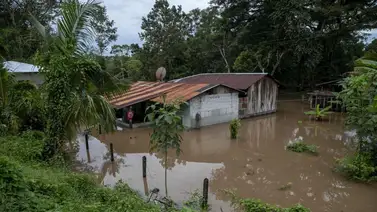 El Salvador confirma 10 muertos y más de 2.000 evacuados tras la tormenta Julia El Salvador confirma 10 muertos y más de 2.000 evacuados tras la tormenta Julia