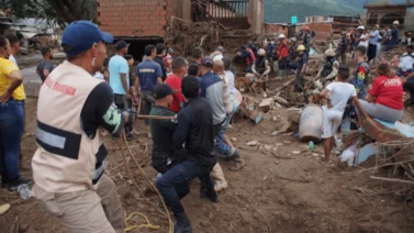 Activan varios centros de acopio para los afectados en Las Tejerías