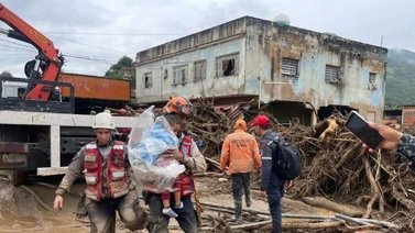 Funcionarios de la FANB se suman a la operación de búsqueda en Las Tejerías