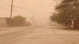 Tormenta de arena sorprende a ciudad en México