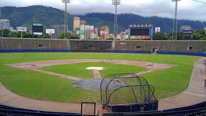 El tiburón es del agua ¿Quién dijo miedo? La Guaira entrenó con pesas y en el cajón de bateo El tiburón es del agua ¿Quién dijo miedo? La Guaira entrenó con pesas y en el cajón de bateo