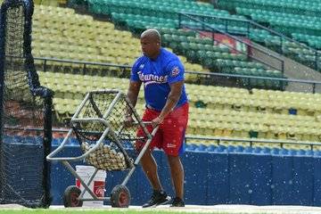 ¡Ni la lluvia detuvo a los Tiburones en el Universitario! La Guaira entrenó en el gimnasio