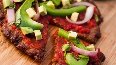 Pizza con base de carne molida Pizza con base de carne molida