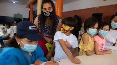 Docentes y estudiantes tendrán refuerzo de vacunación contra la COVID-19