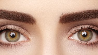 Implantes de cejas: algo más que estético