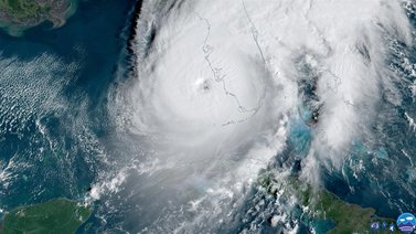 Ojo del huracán Ian toca tierra en Florida con vientos de 150 millas por hora