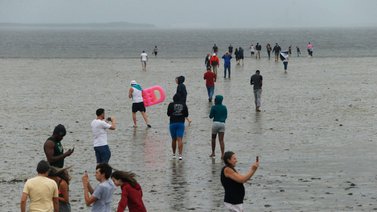 El mar se retira en Tampa antes del impacto del huracán Ian