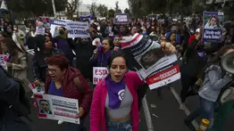 Parlamento de Ecuador crea comisión tras asesinato de mujer en sede policial