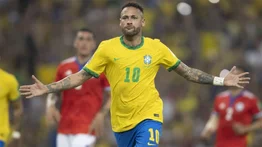 Neymar persigue récord goleador de Pelé con Brasil
