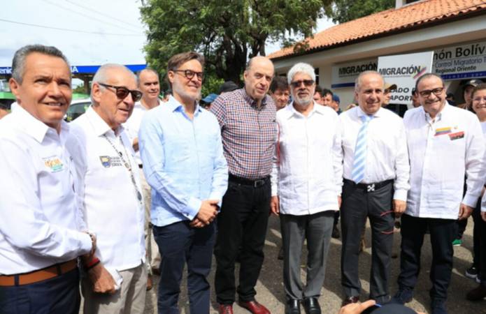 Representantes de Colombia se encuentran en el Puente Internacional Simón Bolívar