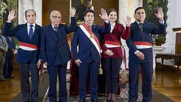 Presidente de Perú cambia a los ministros de Defensa y Transporte