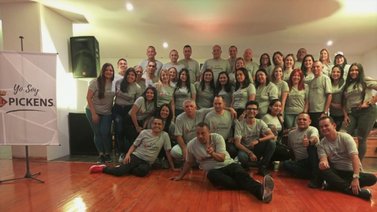 Pickens también "ilumina" la acción social en Venezuela