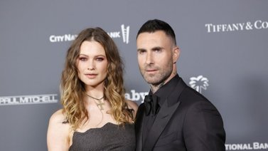 Adam Levine niega haber sido infiel a su esposa