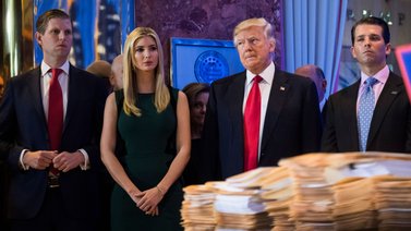 Fiscalía de Nueva York demanda a Donald Trump y sus hijos por fraude
