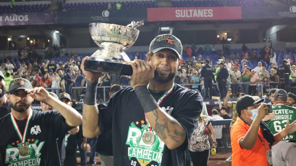 Henderson Álvarez y "Cafecito" Martínez se coronan en México con Leones de Yucatán Henderson Álvarez y "Cafecito" Martínez se coronan en México con Leones de Yucatán