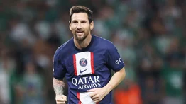 Messi le dio la victoria al PSG en su visita al Lyon