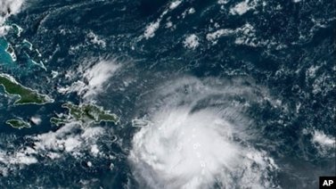 Aviso de huracán para Puerto Rico y alertan de lluvias e inundaciones