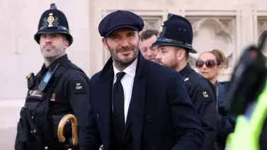 ¡Ni cuando pobre! David Beckham se caló 12 horas de cola para rendirle honores a Isabel II ¡Ni cuando pobre! David Beckham se caló 12 horas de cola para rendirle honores a Isabel II