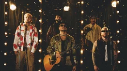 ‘Qué triste’, el nuevo tema de Piso 21 con el mexicano Carin León