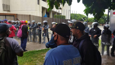 En fotos: Así llegaron los trabajadores públicos al TSJ