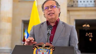 Petro inicia diálogos regionales para buscar la paz en Colombia