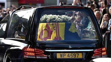 Trasladan féretro de Isabel II a Londres