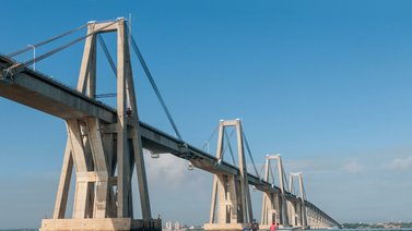 Realizan mantenimiento al Puente sobre el Lago