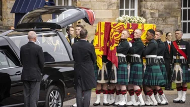 El ataúd de Isabel II partirá mañana al palacio de Buckingham