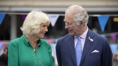 Carlos III y su esposa Camila llegan al Palacio de Buckingham (+Video)