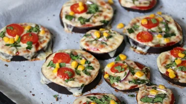 Mini pizza de berenjena al estilo napolitana