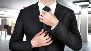 La BBC pide a sus presentadores usar traje y corbata negra La BBC pide a sus presentadores usar traje y corbata negra